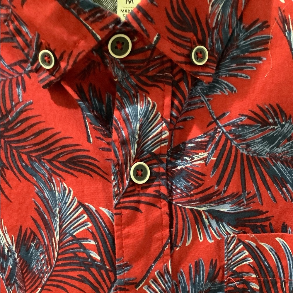 Men’s Short Sleeve button shirt. - Picture 5 of 9
